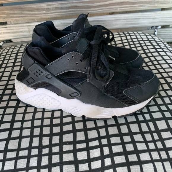 Nike Other - Black and white Huarache